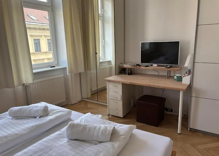 Viennese Charm Near The Main Train Station For 2-4 People *