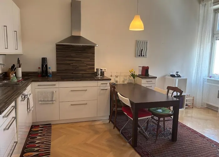 Viennese Charm Near The Main Train Station For 2-4 People