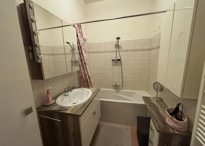 Viennese Charm Near The Main Train Station For 2-4 People *