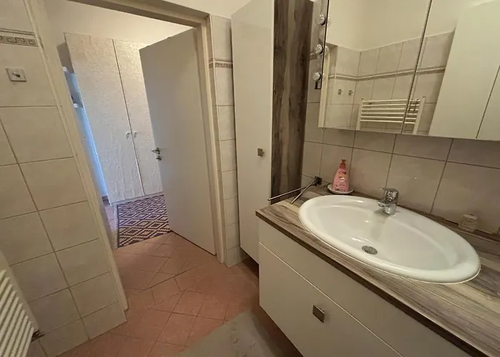 Viennese Charm Near The Main Train Station For 2-4 People