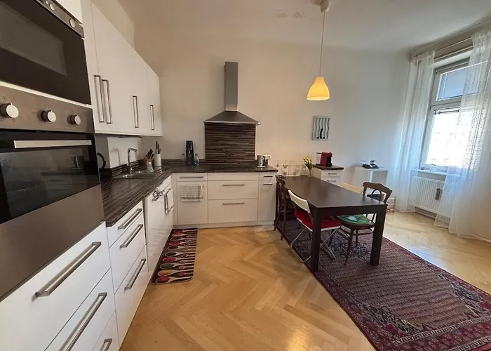 Viennese Charm Near The Main Train Station For 2-4 People *